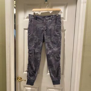 Prana Halle Jogger women’s size 6 camo grey